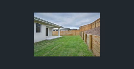 Fully air conditioned 4 Large Bedroom IN MOUNT LOUISA - Photo 4