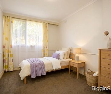 Spacious Family Living in a Quiet Court Location - Photo 2
