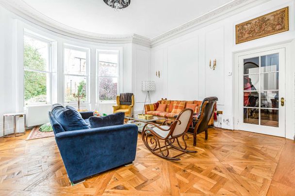 Short let: A stylish three bedroom apartment on Richmond Hill with off-street parking - Photo 1