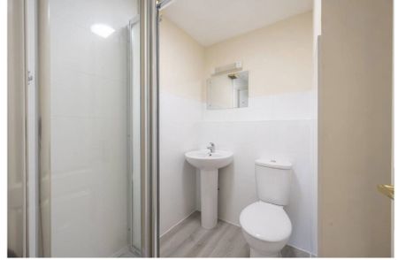 2 Bed Flat, Harland Close, SW19 - Photo 5