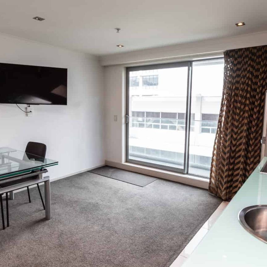 1 bed with city view in Wellington City - Photo 1