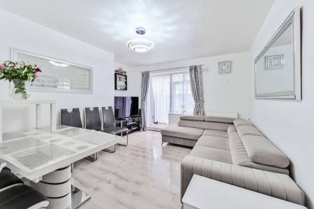3 bedroom flat to rent - Photo 2