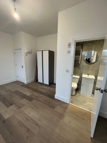 10 Bed Terraced House, Endymion Road, N4 - Photo 2