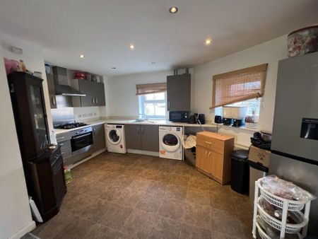 2 Bedroom Flat - Photo 4