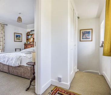 Cottage For Rent 19 Leigh Road, Havant - Photo 3