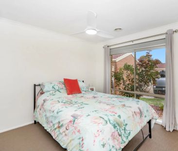 Beautiful Three Bedroom Townhouse - Photo 3