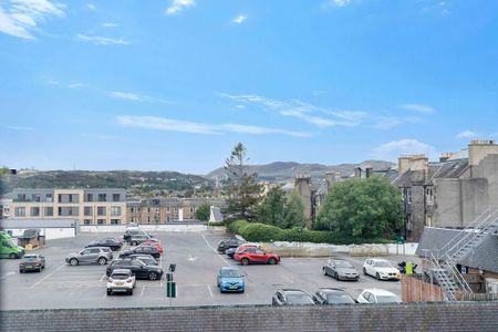 3 bedroom flat to rent - Photo 4