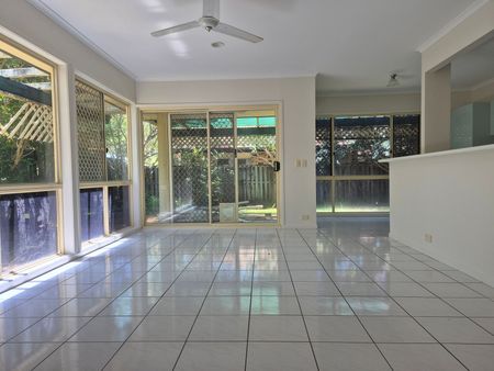 FRESHLY RENOVATED FAMILY FRIENDLY THREE BEDROOM HOME IN SORT AFTER AREA OF ROBINA - Photo 4
