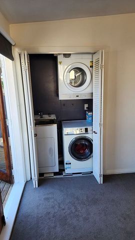 Charming 2BR Home in Lyall Bay - Photo 2