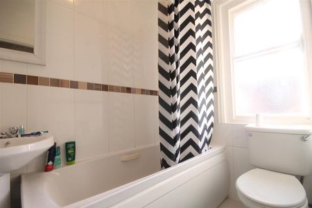 5 bedroom terraced house to rent - Photo 3