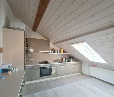 Appartement attique de 3.5 pièces situé au centre-ville - Photo 5