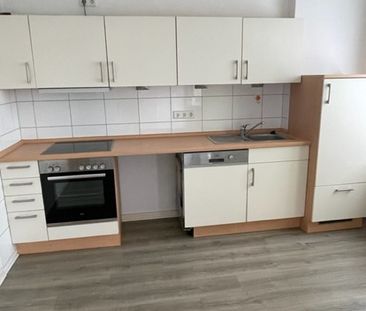 Schöne 3 Zimmer-Wohnung mit Einbauküche und Balkon in Citynähe! - Photo 3