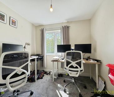 4 bedroom link detached house to rent - Photo 4
