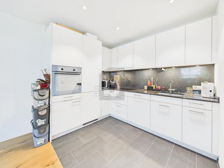 HOCHWERTIG MIT SONNIGEM GARTEN - Foto 2