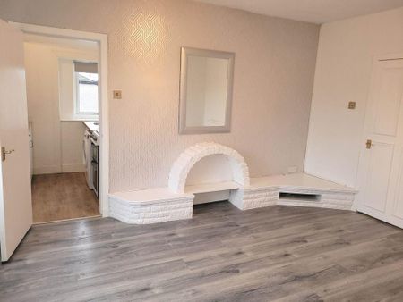 3 bedroom flat to rent - Photo 2