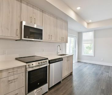 16 Champagne Avenue South - 205 - Photo 5