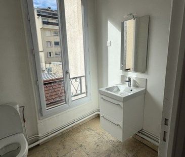 Location Appartement 2 pièces 43m² PARIS 13ème - Photo 4