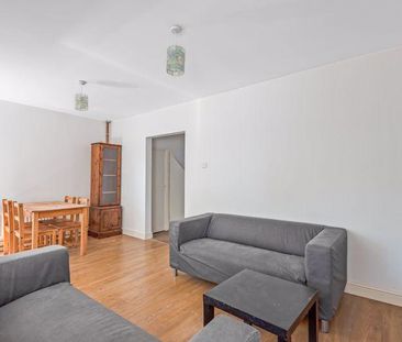 6 bedroom semi-detached house to rent - Photo 2