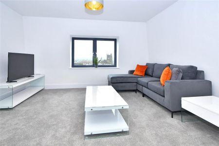 3 bedroom apartment to rent - Photo 2