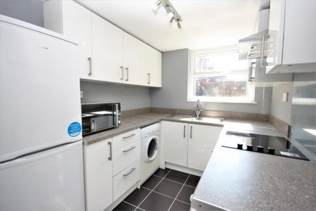 4 bedroom terraced house to rent - Photo 4