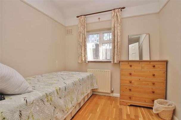 Knaphill, Woking, GU21 - Photo 1