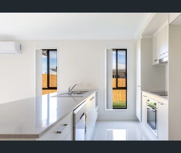 3 BEDROOM DUPLEX WITH DECENT SIZED BACK YARD - Photo 3