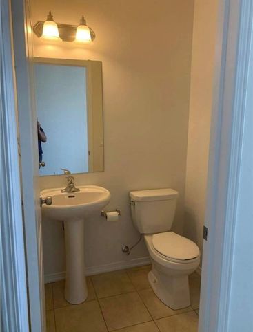 For Lease - 726 Farmstead Drive, Milton, Ontario - Photo 2