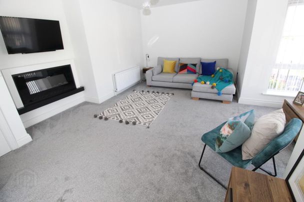 35 Millmount Village Gardens, Dundonald, Belfast, BT16 1BH - Photo 1