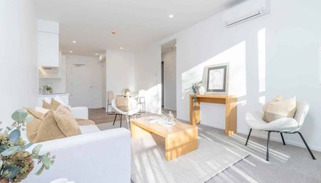 Lovely 3 bedroom apartment overlooks Jordan Ave park - Photo 5