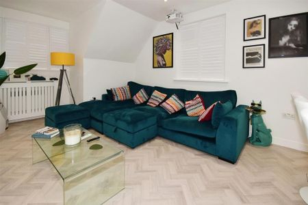 2 bedroom apartment to rent - Photo 4