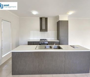 Modern & Contemporary 3 Bedroom Townhouse! Prime Location! - Photo 4