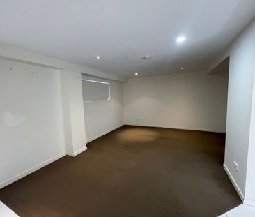 Dual Living + Massive Block Shed - Photo 4