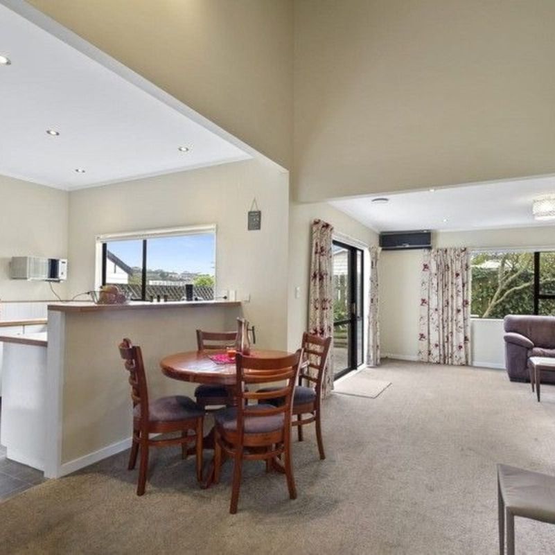 Modern, Sunny 2-Bedroom Townhouse - Photo 1