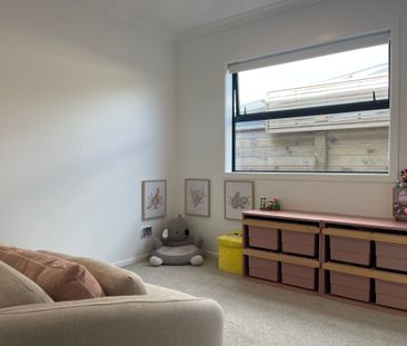 Luxury Coastal Living in Papamoa vs Executive Family Retreat - Photo 1