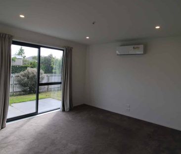 Lovely Three Bedroom Townhouse in Wigram - Photo 2