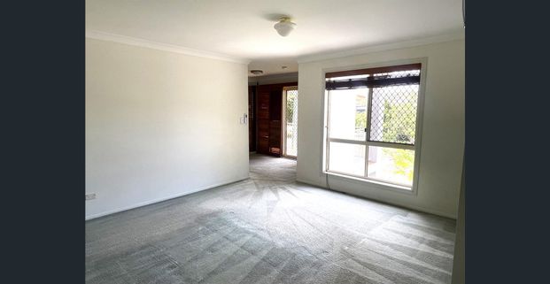 GREAT FAMILY HOME ! NEW CARPETS - Photo 1