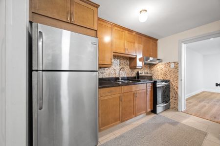 For Lease - 172 Humbercrest Boulevard Unit# Lower, Toronto, Ontario - Photo 5