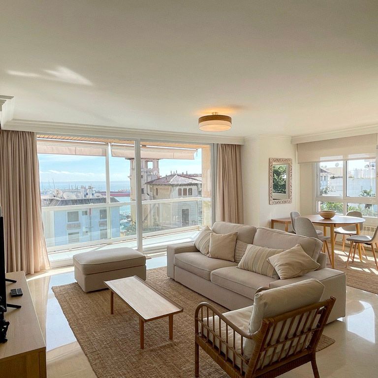 Comodo apartamento amueblado con vistas al mar, 4 dormitorios, terraza, parking, zona Son Armadans, Palma. - Photo 1