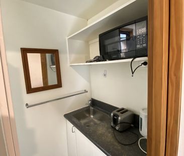 Boarding House Room on Queen Street - Photo 5