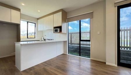 SMART NEW TOWNHOUSE READY TO GO - MOVE IN AND ENJOY SUMMER - Photo 4