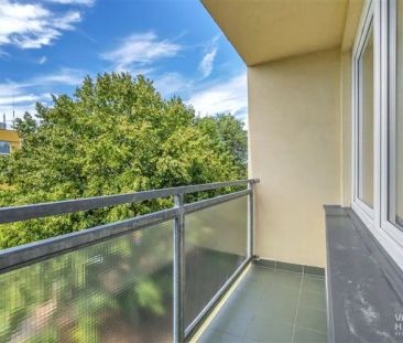 Moderní byt se 2 lodžiemi a možností parkování - Photo 3