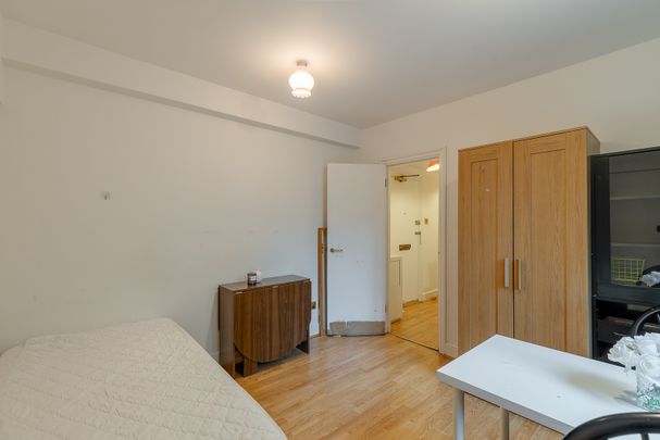 Chelsea Cloisters, Sloane Avenue, Chelsea, London, SW3 - Photo 1