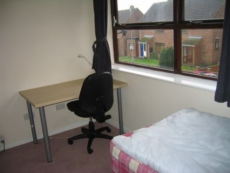 5 bed house close to New College - good bus links to central Durham - Photo 3