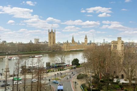 2 bedroom flat in Albert Embankment - Photo 2