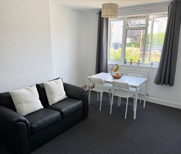 4 bedroom semi-detached house to rent - Photo 2