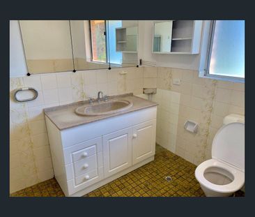 SPACIOUS FULL BRICK TOWN HOUSE - Photo 6