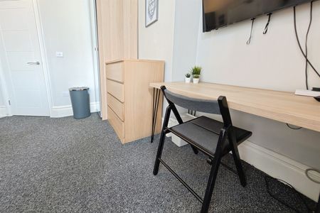 Morris Road, SO15 - Photo 4