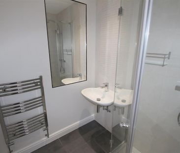 3 Bedroom House - End Terrace To Let - Photo 4