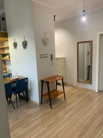 2 pok. wyposażone ul. Mariacka z miejscem post. - Zdjęcie 2