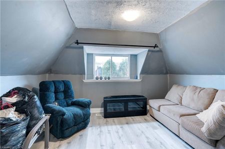 For Lease - 24 Avalon Place Unit# Upper, Hamilton, Ontario - Photo 3